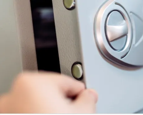 technician providing car lockout service